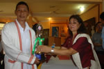 First Lady Anupama Singh felicitating Artist Takar Riba during the inaugural function of the Fine Arts exhibition at Hotel Arun Subansiri : 20/08/2010 