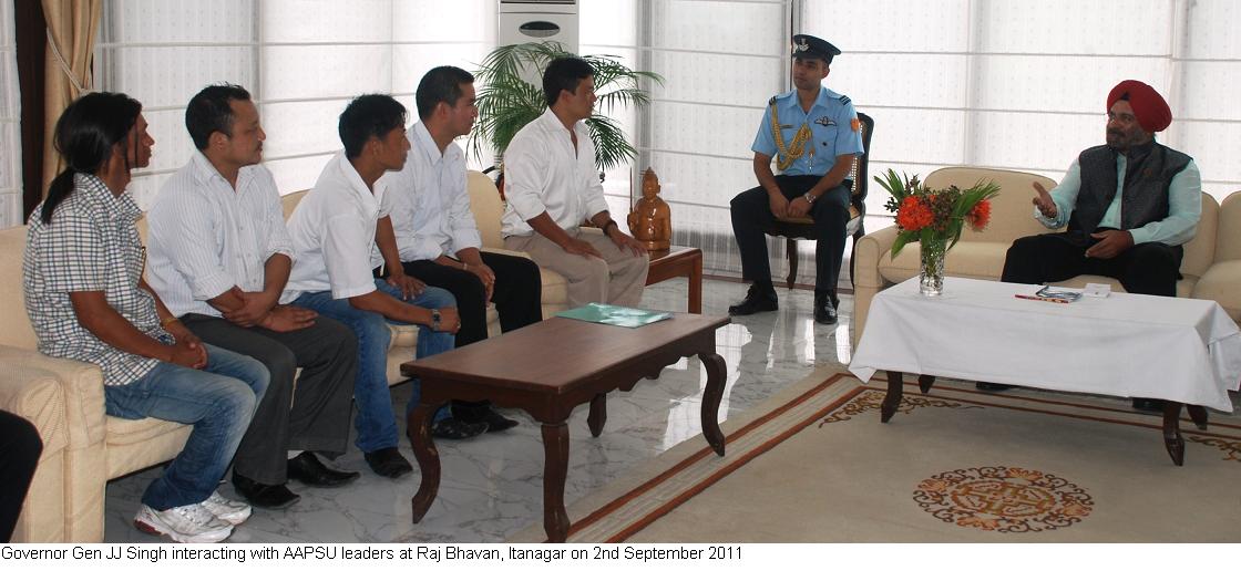 Governor interacting with AAPSU leaders at Raj Bhavan, Itanagar:02/09/2011