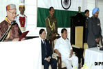 Governor administering the oath to Yeshe Dorjee Thongchi as the State Chief Information Commissioner at Raj Bhavan : 01/03/2011