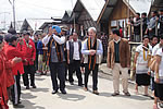 Governor, British High Commissioner and dignitaries being welcomed at Ziro : 04/04/2011