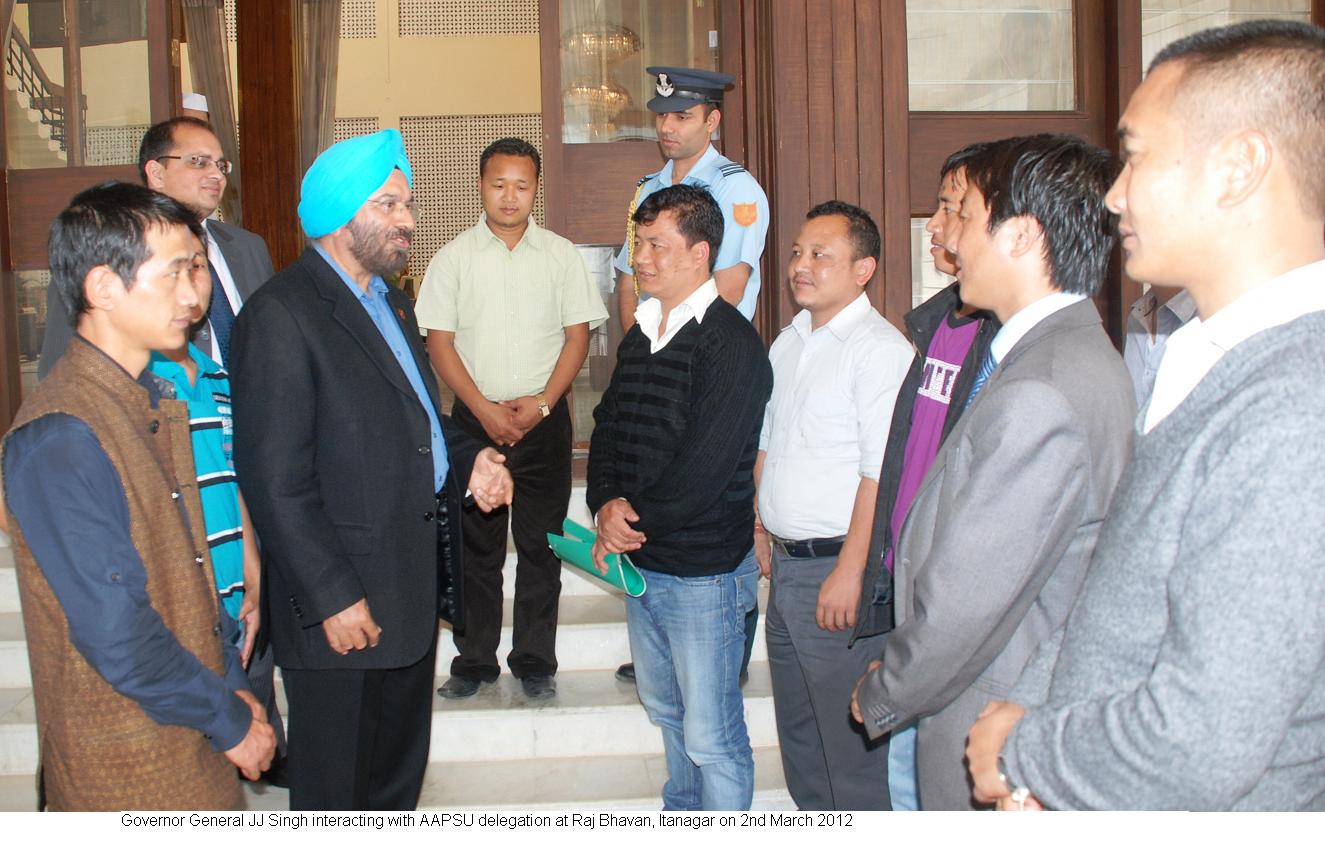 Governor General JJ Singh interacting with AAPSU delegation at Raj Bhavan, Itanagar: 02/03/2012