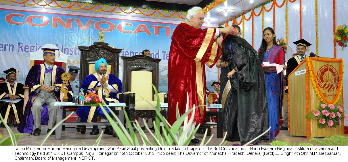 Union Minister for Human Resource Development Shri Kapil Sibal presenting Gold Medal to Toppers in the 3rd convocation of North Eastern Regional Institute of Science and Technology,Nirjuli,Itanagar: 12/10/2012