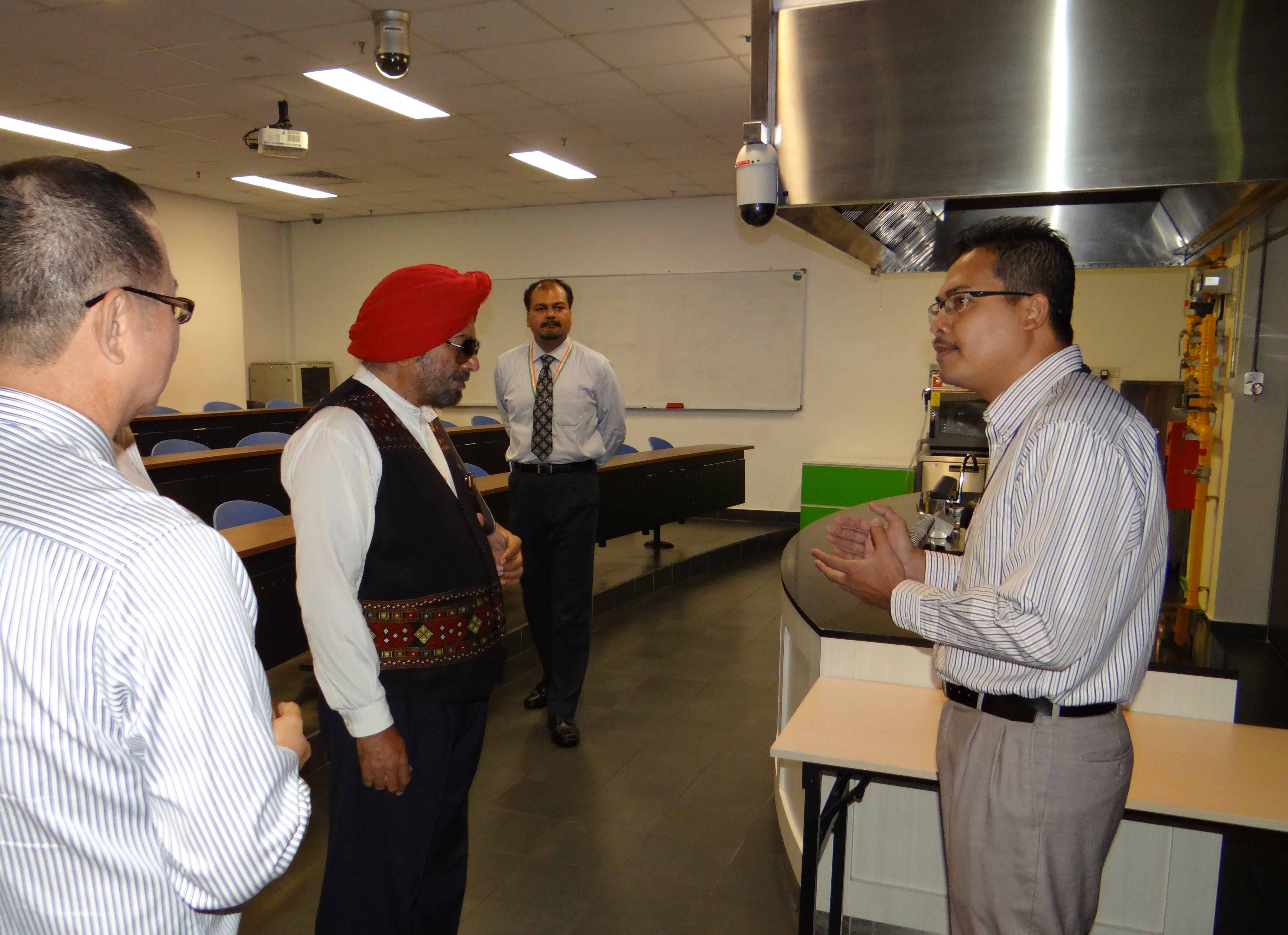 The Governor, who was on a five-day tour to Singapore visiting the Institute of Technical Education (ITE), Singapore:22/03/2013