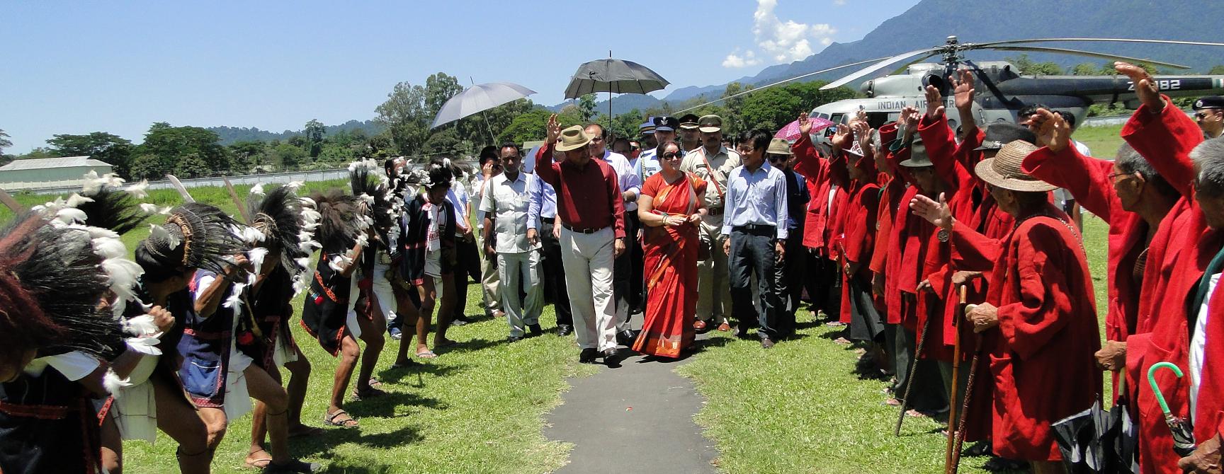 The Governor of Arunachal Pradesh Lt. Gen (Retd) Nirbhay Sharma accorded traditional reception by Adi War dance troupe and Gaon Burahs at Pasighat:12/06/2013