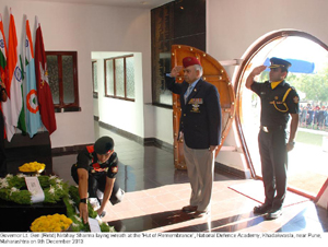 Governor Lt. Gen (Retd) Nirbhay Sharma laying wreath at the Hut of Remembrance, National Defence Academy, Khadakwasla, near Pune, Maharashtra on the occasion of Golden Jubilee of the 29th course of NDA on 9th December 2013.