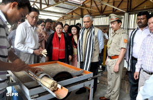 The Governor of Arunachal Pradesh Lt. Gen (Retd) Nirbhay Sharma along with the First Lady of the State, Smt Jyotsna Sharma at the Bamboo Processing Centre, Poma Village near Itanagar on 23rd April 2014