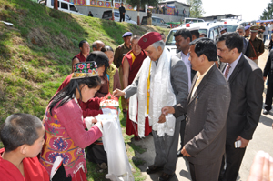 The Governor of Arunachal Pradesh Lt. Gen (Retd) Nirbhay Sharma accorded a traditional reception at Bomdila, West Kameng District on 28th April 2014