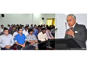 The Governor of Arunachal Pradesh Lt. Gen (Retd) Nirbhay Sharma addressing the students and faculty of National Institute of Technology at its temporary campus, Yupia on 1st May 2014