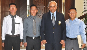 The Governor of Arunachal Pradesh Lt. Gen (Retd) Nirbhay Sharma with Cdt. Hage Kapa (Army), Cdt. Shimon Doke Lendo (Air Force) and Cdt. Yumlam Jose (Army) at Raj Bhawan, Itanagar on 16th June 2014