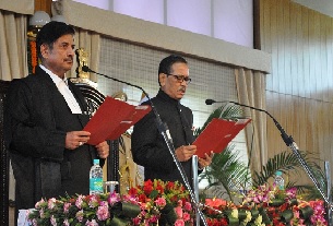 The Governor designate Shri JP Rajkhowa sworn-in as the Governor of Arunachal Pradesh in the Darbar Hall, Raj Bhawan, Itanagar on 1st June 2015