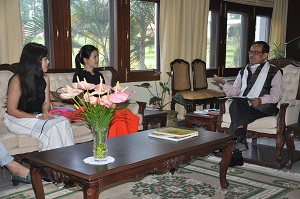 The Governor of Arunachal Pradesh Shri JP Rajkhowa with members of Space Miracles Studios, Mrs. Alison Welly and Ms Licha Pera at Raj Bhawan, Itanagar on 6th August 2015