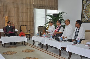 The Governor of Arunachal Pradesh Shri JP Rajkhowa with Bharatiya Janta Party Delegation led by Shri Tamiyo Taga, Leader of the Opposition and Tai Taga, State President, BJP at Raj Bhawan, Itanagar on 7th August 2015 