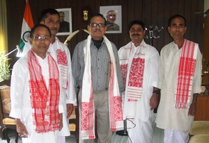 The Governor of Arunachal Pradesh Shri JP Rajkhowa with members of P Sector Naam Ghar, Itanagar Shri Hemanta Gogoi, Shri Arup Kr. Saikia, Shri H. Hazarika and Shri B. Phukan at Raj Bhawan, Itanagar on 3rd September 2015.