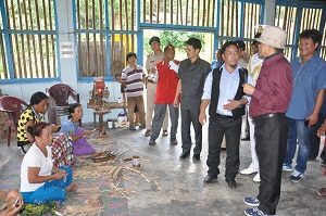 The Governor of Arunachal Pradesh Shri JP Rajkhowa interacting with artisans and trainees at the Bamboo Processing Centre, Poma on 12th September 2015.