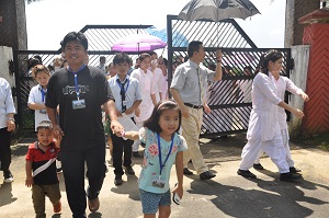 Visitors at Helipad Gate of Raj Bhawan, Itanagar on 13th September 2015 during the Sunday Visiting Hours for the Public on 13th September 2015