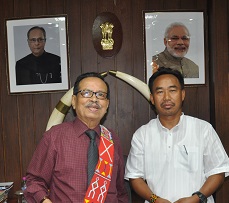 The Governor of Arunachal Pradesh Shri JP Rajkhowa with Shri Honchun Ngandam, MLA, Ponchau Wakka at Raj Bhawan, Itanagar on 21st September 2015 