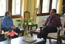 The Governor of Arunachal Pradesh Shri JP Rajkhowa interacting interacted with students from Arunachal Pradesh at the Tezpur University, Tezpur, Assam on 23rd September 2015