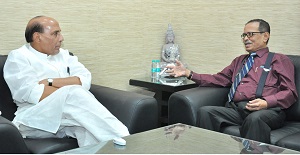 The Governor of Arunachal Pradesh Shri JP Rajkhowa with the Union Home Minister Shri Rajnath Singh at Delhi on 7th October 2015