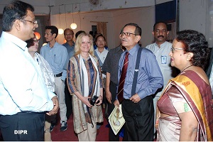 The Governor of Arunachal Pradesh Shri JP Rajkhowa and the First Lady of the State Rita Rajkhowa interacting with the film maker team of the short animation film, Abotani at Rajiv Gandhi University, Rono Hills, Doimukh on 28th October 2015. 