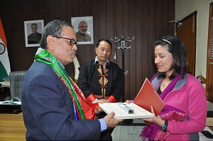 The Governor of Arunachal Pradesh Shri JP Rajkhowa felicitating Smt Anshu Jamsenpa, who has the distinction of being the only Indian woman mountaineer to climbed Mount Everest thrice, at Raj Bhavan, Itanagar on 26th November 2015. Also seen: Shri Tsering Wange, President, Arunachal Mountaineering and Adventure Sports Association (AMASA) and husband of Smt Jamsenpa.