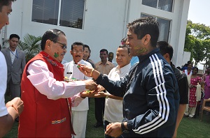 The Governor of Arunachal Pradesh Shri JP Rajkhowa celebrated Holi with officials and staffs of  Raj Bhavan  also seen Lt Cdr Sunil Kumar(Navy), ADC to Governor at Raj Bhavan, Itanagar on 24th March 2016