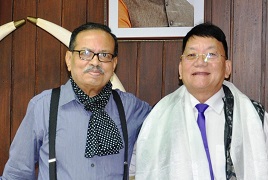 The Governor of Arunachal Pradesh Shri JP Rajkhowa with Deputy Chief Minister Shri Kameng Dolo at Raj Bhavan, Itanagar on 29th April 2016