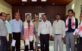 TThe Governor of Arunachal Pradesh Shri JP Rajkhowa with the members of Assam Arunachal Pradesh Cultural Coordination Mission (AAPCCM) at Raj Bhavan, Itanagar on 17th May 2016