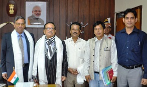 The Governor of Arunachal Pradesh Shri JP Rajkhowa with Shri Shyamal Mitra, Executive Director of NHPC  at Raj Bbavan on 18th May'2016