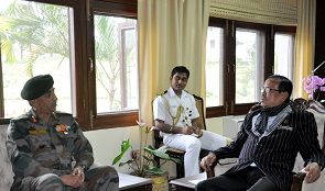 The Governor of Arunachal Pradesh Shri JP Rajkhowa with Lt Gen Praveen Bakshi, AVSM, VSM GOC-in-c, Eastern Army at Raj Bhavan on 19th  May2016.