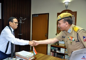 The Additional Director General, Border Roads (East) Dr. SS Porwal called on the Governor of Arunachal Pradesh Shri JP Rajkhowa at Raj Bhavan, Itanagar on 23rd May 2016.