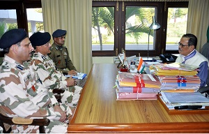 The Governor of Arunachal Pradesh Shri JP Rajkhowa with Inspector General, Northeast Frontier Headquarters, Indo Tibetan Border Police (ITBP), Shillong, Shri Manoj Singh Rawat called on at Raj Bhavan, Itanagar on 23rd March 2016.