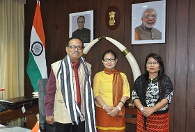 The Governor of Arunachal Pradesh Shri JP Rajkhowa with Chairperson, Oju welfare association Smt Ratan Anya and Coordinator OWA Ms Elizabeth Nakhi T at Raj Bhavan, Itanagar on 8th April 2016.