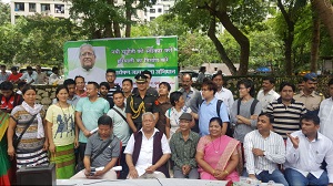 The Governor of Arunachal Pradesh Shri P.B Acharya with the students from Arunachal Pradesh and Nagaland took part in a plantation programme at Dahisar West, Mumbai on 7th July 2017.