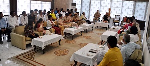 The Governor of Arunachal Pradesh Shri PB Acharya with the members of Nagrik Bhaichara Samiti at Raj Bhavan, Itnagar on 3rd August 2017. 