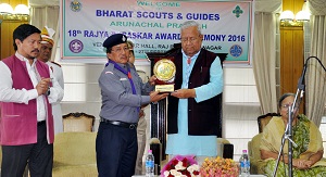 The Governor of Arunachal Pradesh Shri P.B. Acharya presenting awards to the  scouts and Guides members on the 18th Bharat Scouts and Guides Rajya Puraskar Award ceremony for the State at Raj Bhavan, Itanagar on 27th September 2017. 